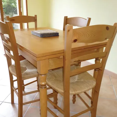 3 Bedroom Cozy In Brucheville